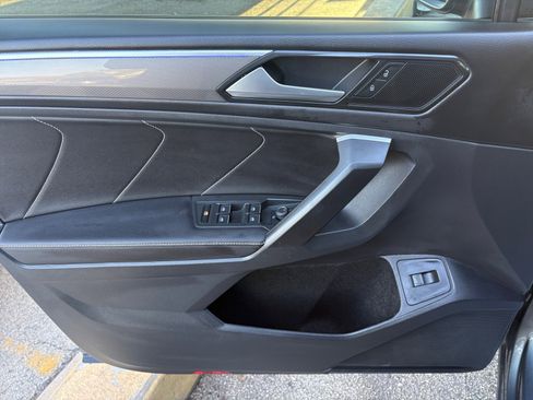 Certified 2024 Volkswagen Tiguan SE R-Line image 22