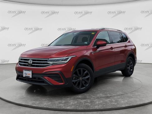 Used 2023 Volkswagen Tiguan SE AWD/4WD image 3