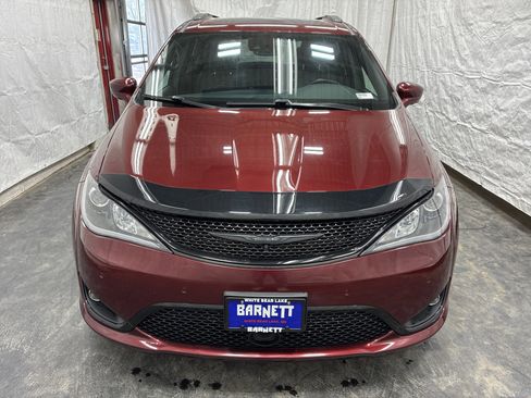 Used 2020 Chrysler Pacifica Touring-L Plus w/ Advanced Safetytec Group FWD image 4