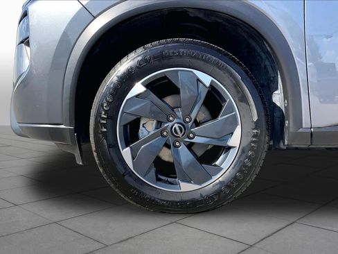 Used 2024 Nissan Rogue SV AWD/4WD image 11