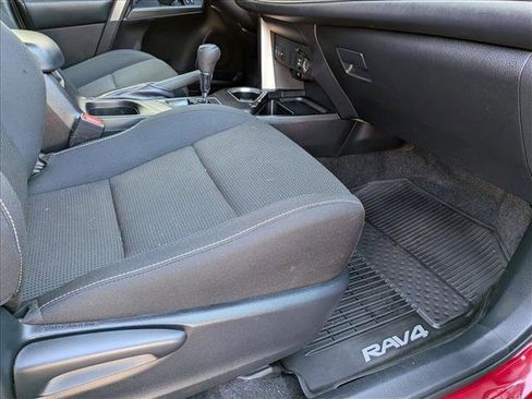 Used 2018 Toyota RAV4 LE image 15