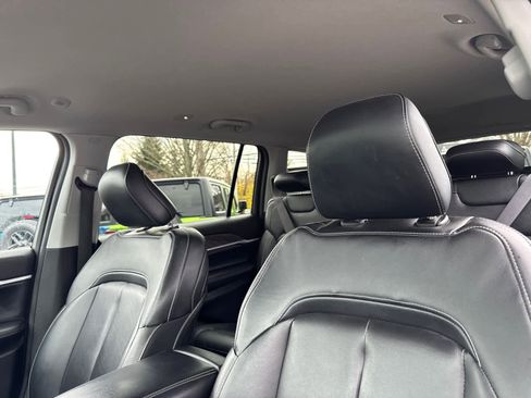 Used 2023 Jeep Grand Cherokee L Limited w/ Black Appearance Package image 14