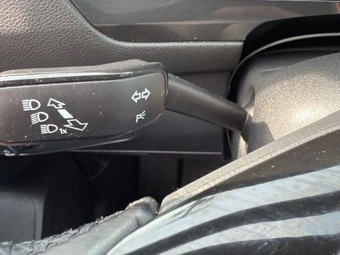 Used 2019 Volkswagen Tiguan SE image 14