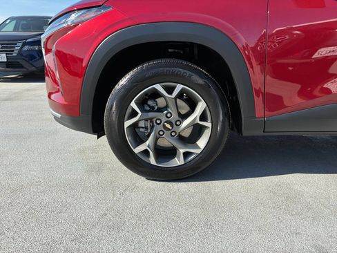 Used 2025 Chevrolet Trax LT w/ LT Convenience Package FWD image 29