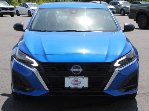 Used 2025 Nissan Altima 2.5 SV FWD image 3