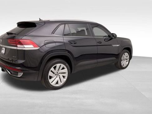 Used 2023 Volkswagen Atlas Cross Sport SE image 2