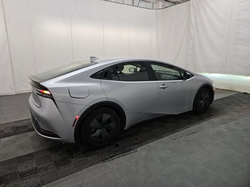 Used 2025 Toyota Prius Plug-In Hybrid image 6