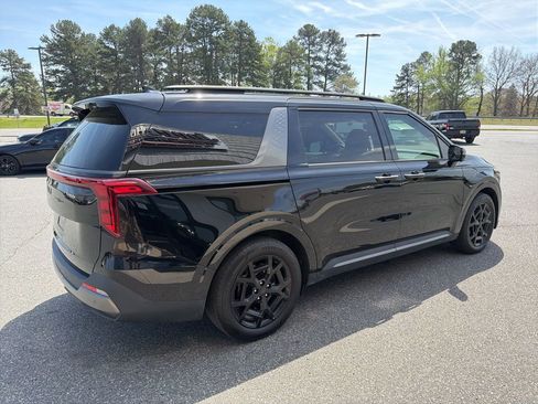 Used 2026 Kia Carnival SX w/ SX Dark Edition Package image 8