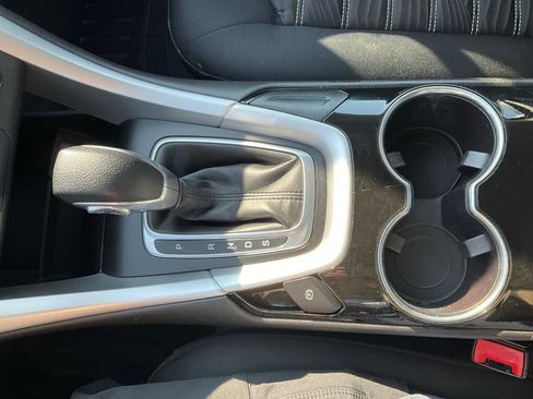 Used 2016 Ford Fusion SE FWD image 12