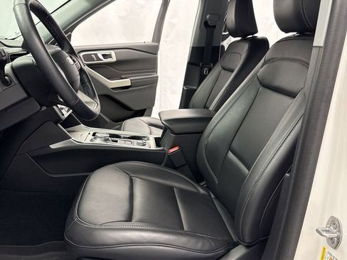 Certified 2023 Ford Explorer XLT w/ Equipment Group 202A image 9