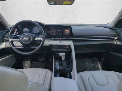 Used 2025 Hyundai Elantra Limited FWD image 18