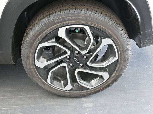 Used 2025 Chevrolet Trax RS w/ Driver Confidence Package FWD image 14