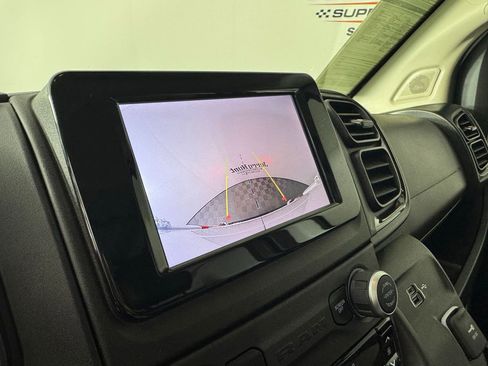 Used 2024 RAM ProMaster 2500 w/ Convenience Group FWD image 3