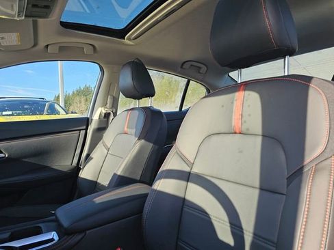 Used 2025 Nissan Sentra SR w/ SR Premium Package image 20