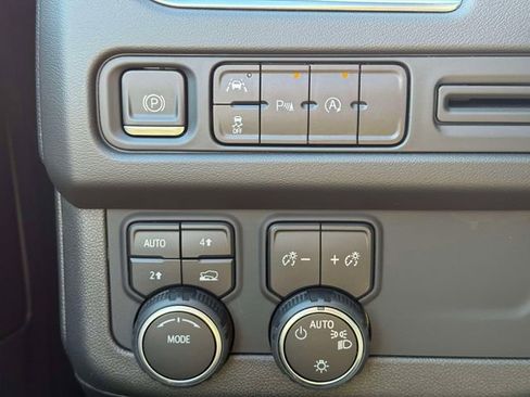 Used 2023 Chevrolet Suburban RST AWD/4WD image 27
