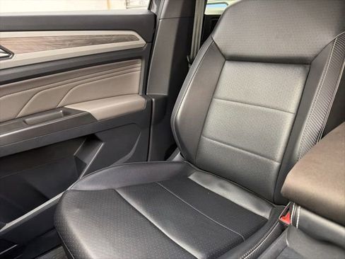 Used 2022 Volkswagen Atlas Cross Sport SE FWD image 16