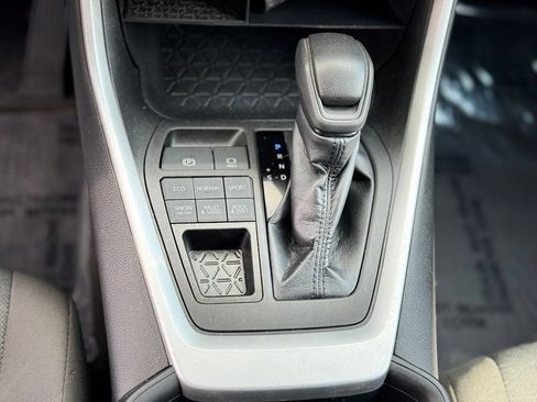 Used 2022 Toyota RAV4 XLE w/ Convenience Package AWD/4WD image 18