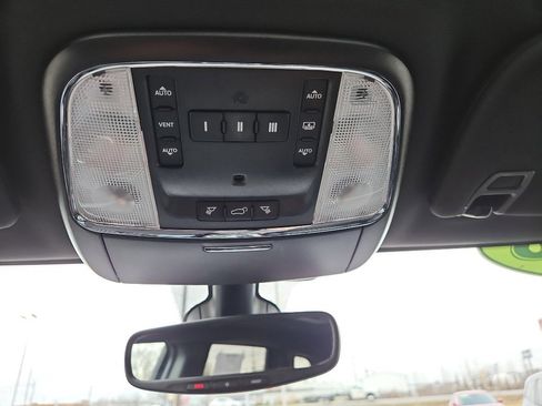 Used 2018 Jeep Grand Cherokee Limited w/ Luxury Group II image 24