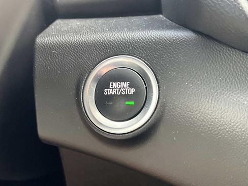 Used 2022 GMC Terrain SLT w/ Tech Package FWD image 22