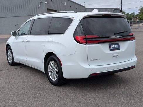 Used 2021 Chrysler Pacifica Touring-L w/ Uconnect Theater Family Group FWD image 6