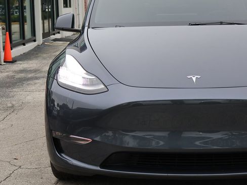 Used 2023 Tesla Model Y Long Range image 13