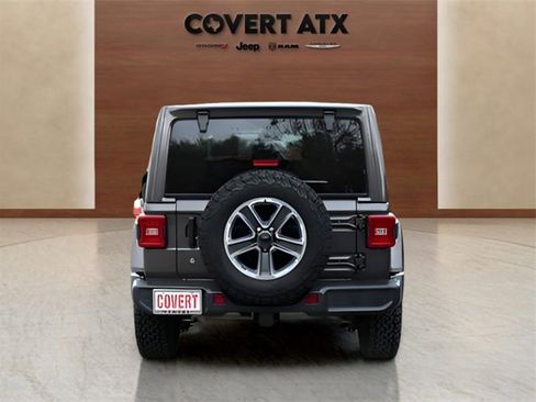 Used 2018 Jeep Wrangler Unlimited Sahara image 4