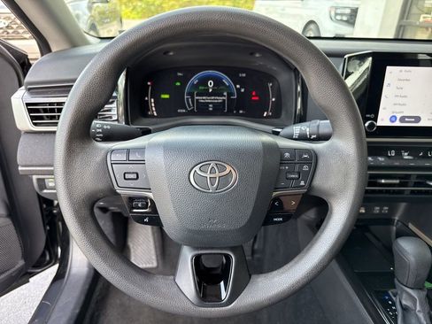 Used 2025 Toyota Camry LE image 8