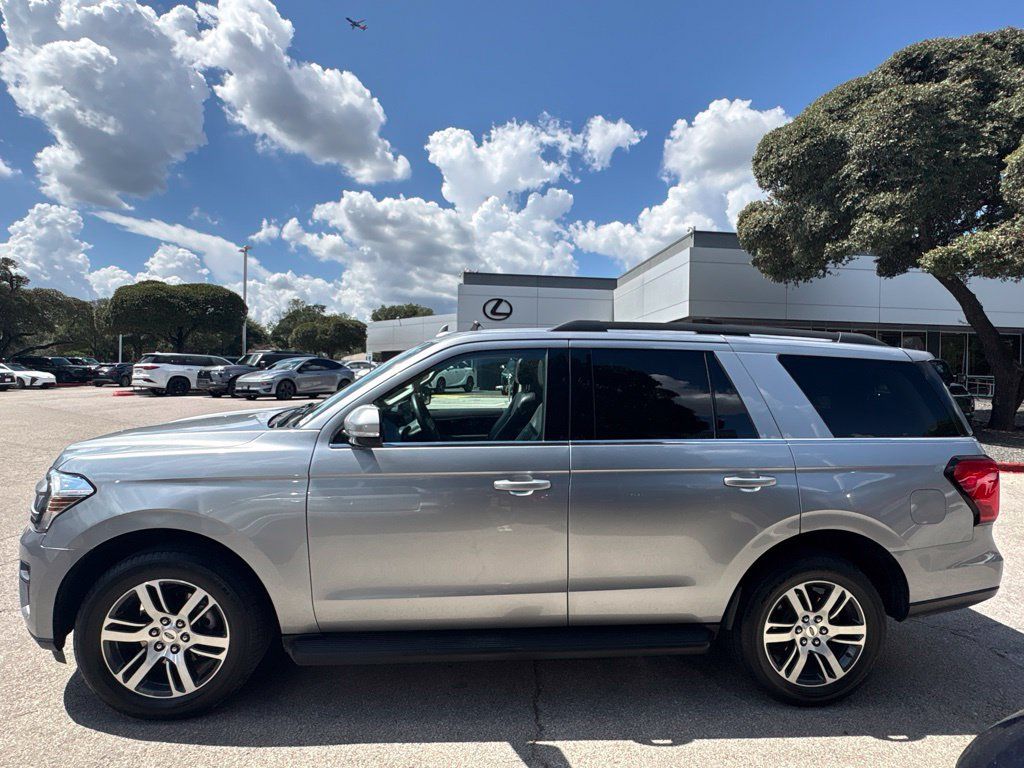 Used 2024 Ford Expedition XLT RWD image 2