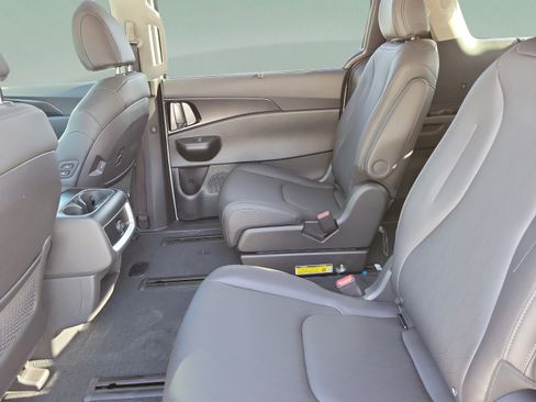 New 2027 Kia Carnival EX w/ Dark Edition Package FWD image 7