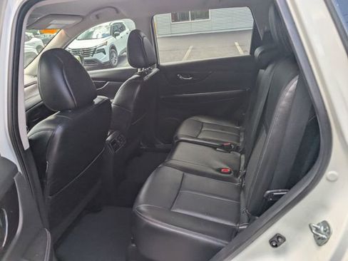 Used 2017 Nissan Rogue SL AWD/4WD image 9