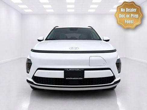 Used 2025 Hyundai Kona SEL FWD image 2