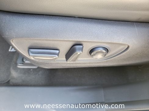 Used 2023 Toyota Highlander XLE image 16