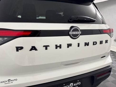 Used 2024 Nissan Pathfinder S AWD/4WD image 17