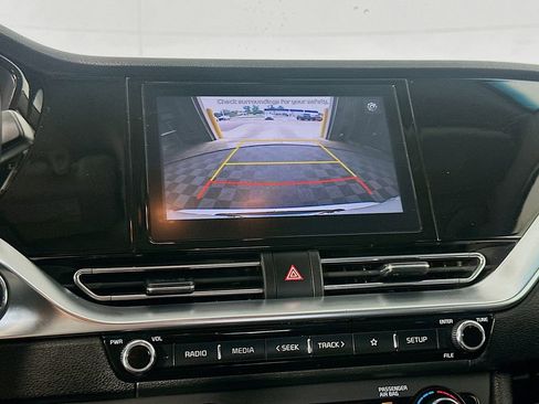 Used 2021 Kia Niro LXS FWD image 13