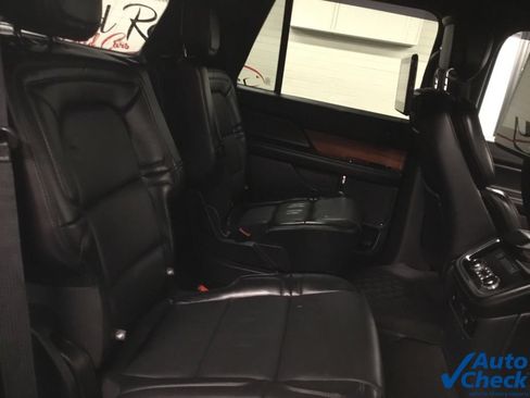 Used 2019 Lincoln Navigator Select w/ Technology Package AWD/4WD image 37
