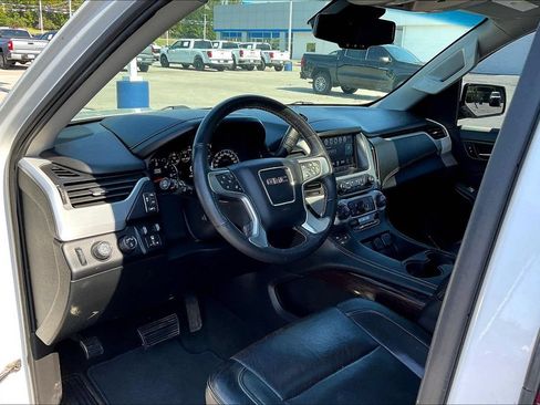 Used 2017 GMC Yukon SLT w/ Premium Edition AWD/4WD image 8