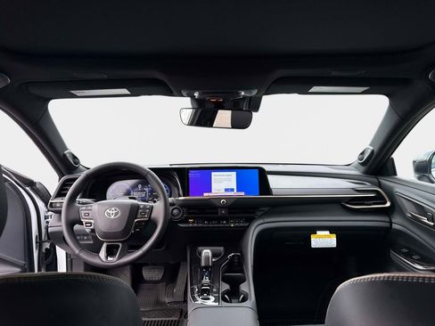 New 2026 Toyota Crown Platinum image 17