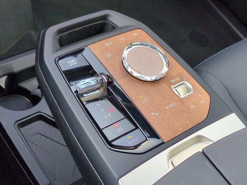 Used 2025 BMW iX xDrive50 image 33