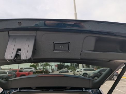 Certified 2023 Volkswagen Atlas SE w/ Panoramic Sunroof Package FWD image 11