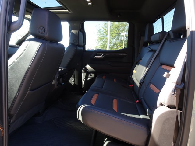Used 2023 GMC Sierra 1500 AT4 w/ AT4 Premium Package AWD/4WD image 17