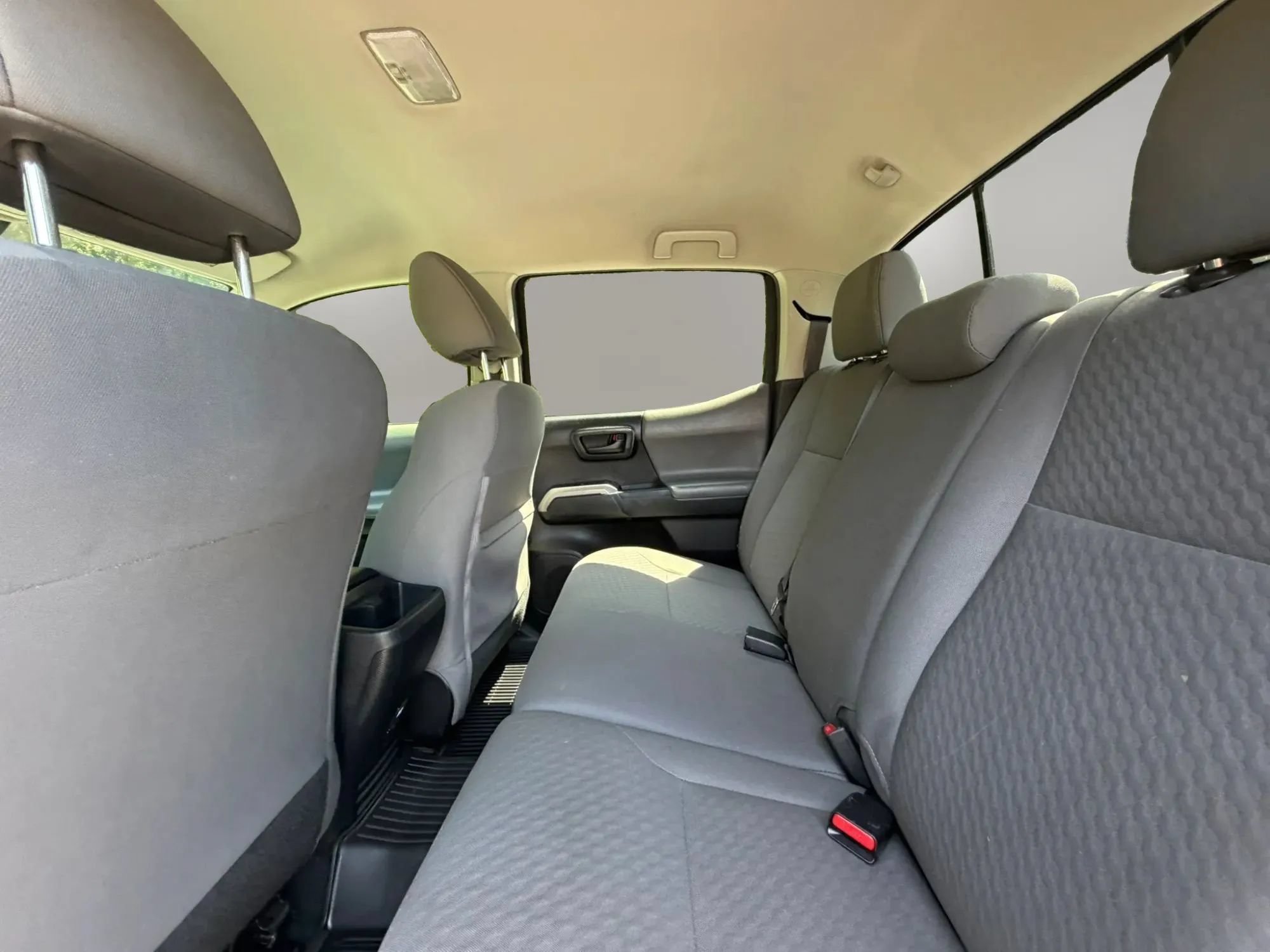 Used 2020 Toyota Tacoma SR5 AWD/4WD image 18