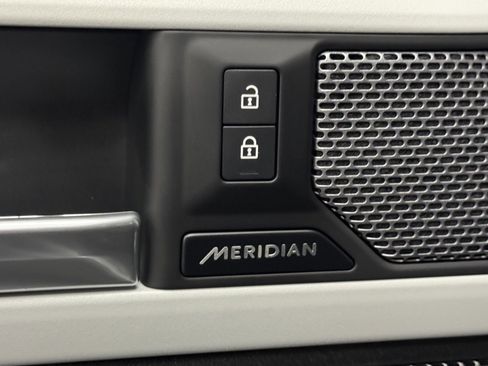 Used 2023 Land Rover Defender 110 S image 22