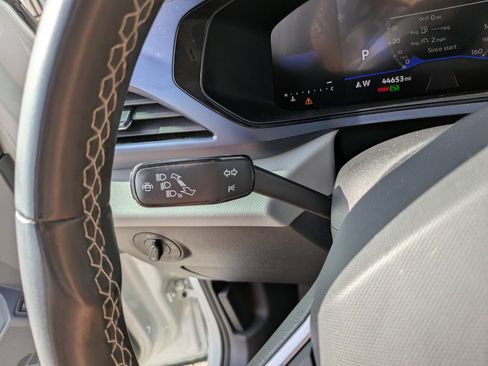 Certified 2023 Volkswagen Taos SE FWD image 29