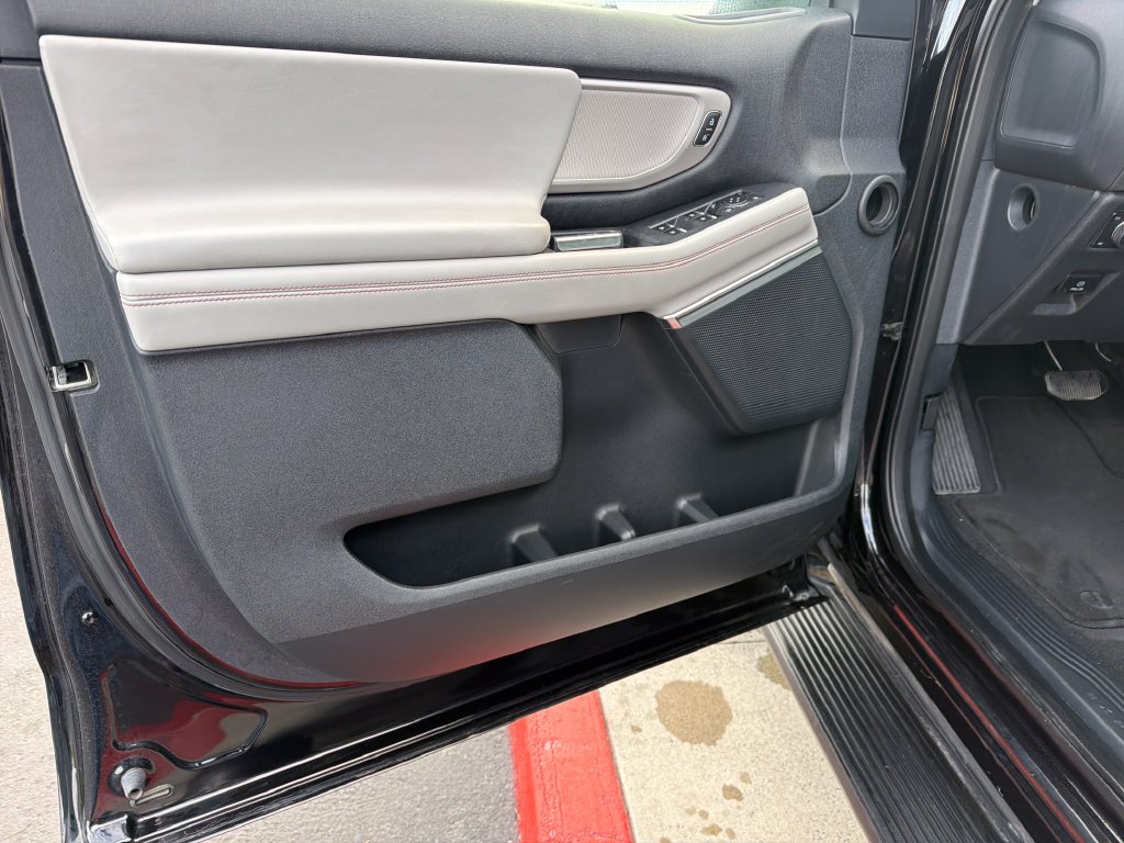 Used 2025 Ford Expedition Active AWD/4WD image 10