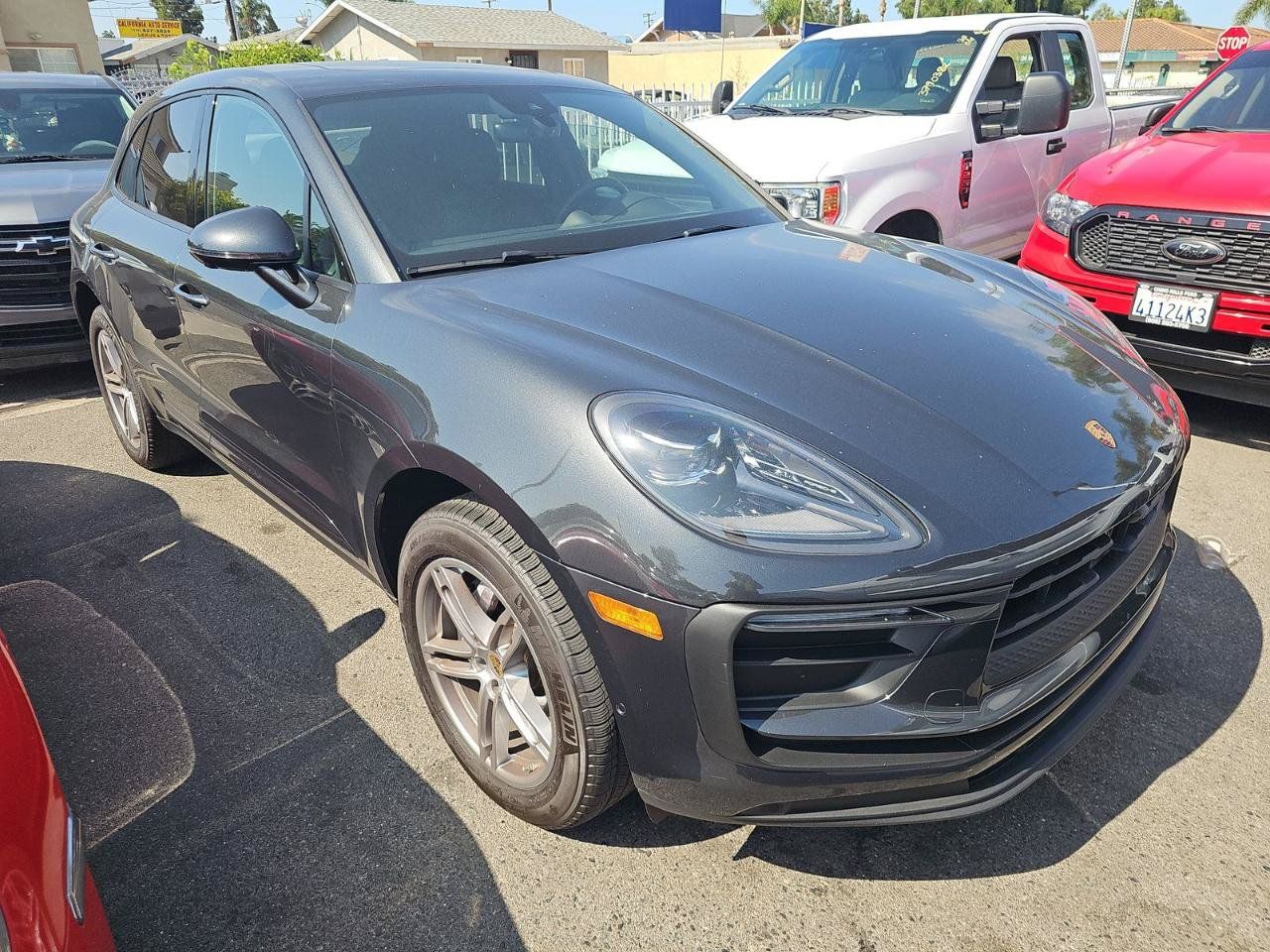 Used 2025 Porsche Macan w/ Premium Package Plus AWD/4WD image 3
