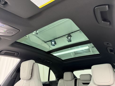 New 2026 Porsche Macan 4 Electric image 36