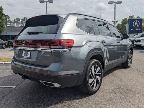 Used 2025 Volkswagen Atlas SE image 4