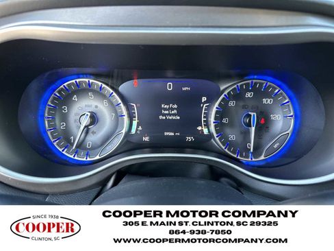 Used 2023 Chrysler Pacifica Touring-L image 25