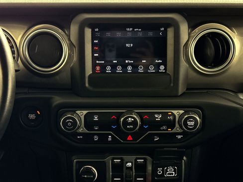 Used 2018 Jeep Wrangler Unlimited Sahara AWD/4WD image 18