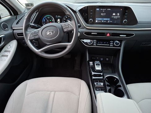 Certified 2022 Hyundai Sonata SEL w/ Cargo Package FWD image 11